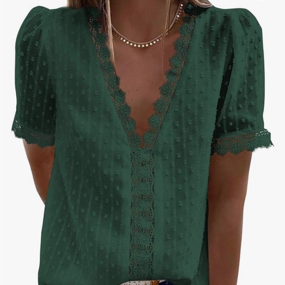 Green short sleeve V-neck lace blouse. Size large. - Picture 5 of 5